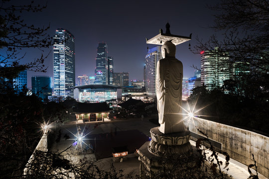 The night view of Bongeun-sa Temple