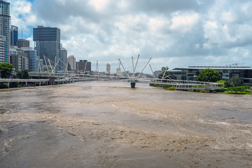 Brisbane Kurilpa Bridge during big flood event