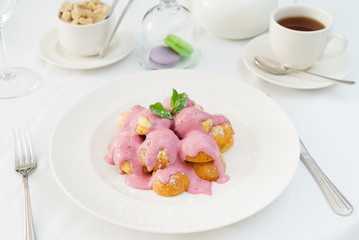 Profiteroles with cream