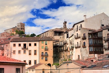 castillo e iglesia románica desde la plaza de Sepúlveda