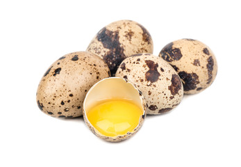 Obraz premium Bunch of fresh quail eggs on white background