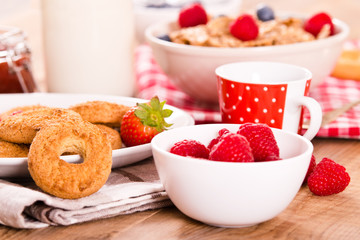 Breakfast with wholegrain cereals. 