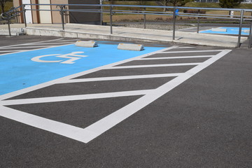 障害者用駐車場 車椅子マーク