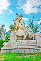 Fototapeta na wymiar Raimund Ferdinand Sculpture in Weghuberpark Vienna