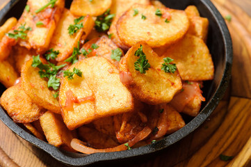 Baked potato wedges with rosemary and garlic