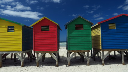 Naklejka premium Muizenberg bunte Strandhäuschen