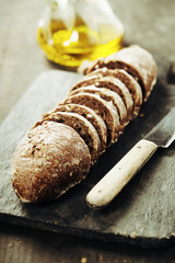 Sliced rye bread on cutting board