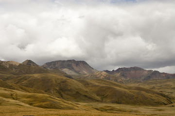 Fototapeta na wymiar Mountain peaks landscape
