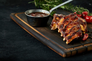 Spicy rack of spare ribs with marinade and chili