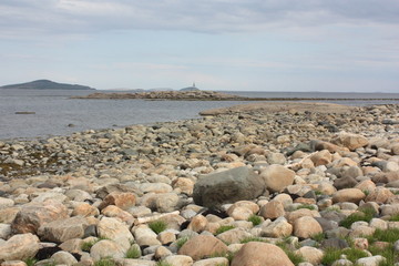 Каменистый берег Белого моря.