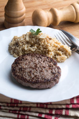 Hamburguesa con arroz listo para comer