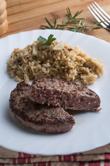 Hamburguesa con arroz listo para comer