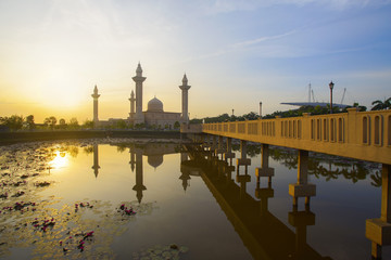 Fototapeta na wymiar Reflection of beautiful Ampuan Jemaah mosque during sunrise.