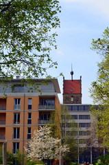 Keplerturm hinter Neubauten