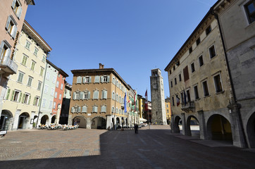 Fototapeta na wymiar Riva del Garda Piazza III November and Apponale tower