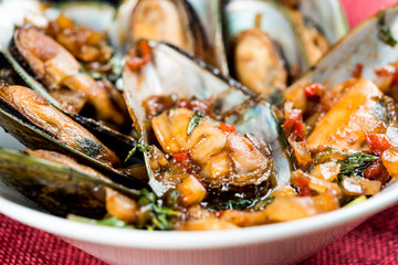 Mussel with white wine sauce on table