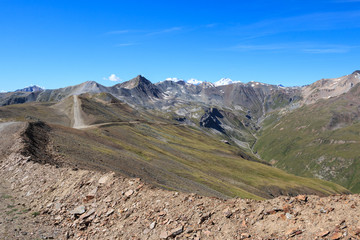 panorama dalla vetta Blesaccia - Livigno. Sullo sfondo il gruppo del Bernina