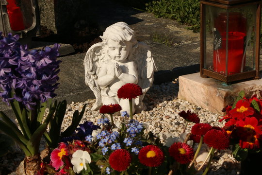 Cemetery in Spring, Friedhof im Fr&uuml;hling