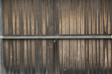 木製の入り口-引き