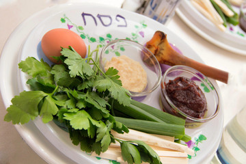 seder plate vor passover holiday