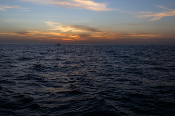 Obraz premium Picture of sunset over sea