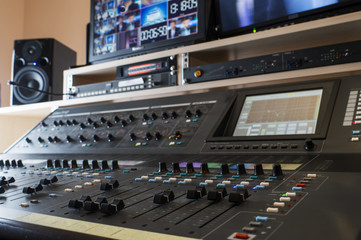 professional audio mixing console