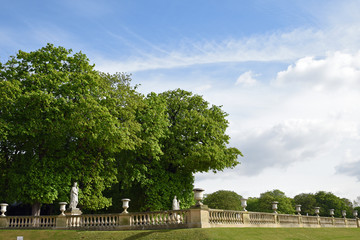 Terrasse au jardin du Luxembourg à Paris au printemps