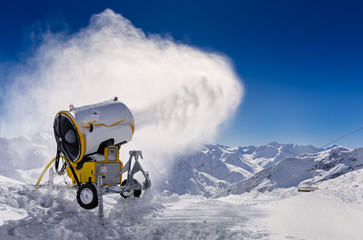 Schneekanone in den Alpen, Skigebiet Soelden
