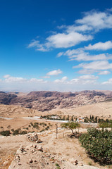 Giordania, 03/10/2013: il paesaggio giordano visto dalle colline di Petra, la città archeologica famosa in tutto il mondo per la sua architettura scavata nella roccia