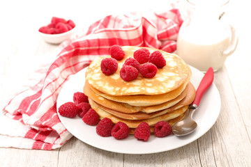 pancake with raspberry