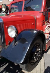 Obraz na płótnie Canvas Historisches Feuerwehrfahrzeug aus den 40er Jahren