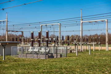 Trafos in einer Trafostation zur Weiterverteilung von Hochspannung zur Energieversorgung