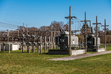 Schaltanlage mit Trafos zur Weiterverteilung von Hochspannung zur Energieversorgung