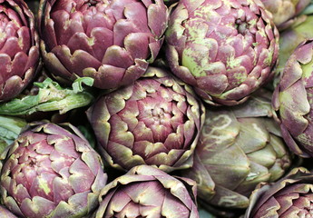 ripe artichokes for sale in the southern Italian market