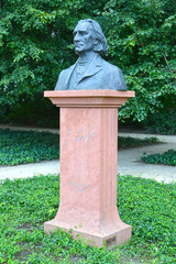 Obraz premium WARSAW, POLAND. A monument to the composer Franz Liszt in the Lazenki 