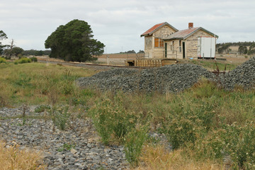 Fototapeta premium TRAWALLA, VICTORIA, AUSTRALIA - May 4, 2016: The Trawalla railway station (1874) on the Ararat line was closed as a passenger station in 1981. The derelict station building still stands