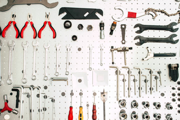 Various tools for working on aluminum surfaces on the wall