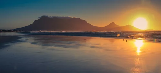 Crédence de cuisine en verre imprimé Montagne de la Table Beautiful sunset at Milnerton beach, showing the Table Mountain , Cape Town, South Africa