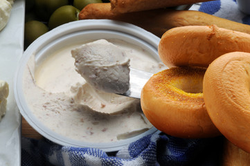 Bajgiel בײגל Bagel بايغل 베이글 بیگل Beygla Бейгл פטה Bread Vesirinkeli 貝果 Pane Bagels เบเกิล جبن Байгель Feta φέτα فيتا Фета 菲達芝士 Fetaost Pan Polish Greek cuisine Kuchnia polska Ελληνική κουζίνα 