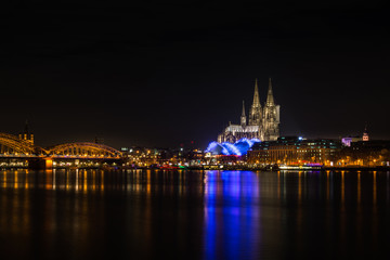 Fototapeta na wymiar View to the Skyline of Cologne at Night with the Cologne Cathedral, the Musical Dome and the river Rhine.