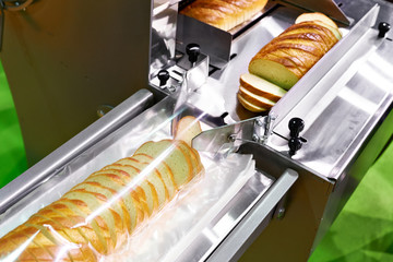 Bread cutting machine