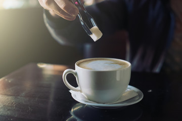 Throw  sugar into the cup