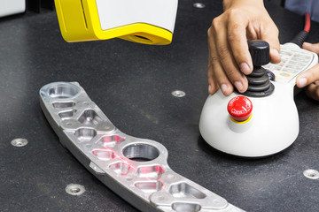 operator inspection high precision part by 3d laser scan machine