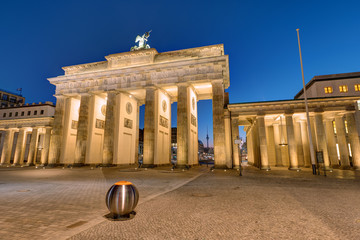 The famous Brandenburg Gate in Berlin at night © elxeneize