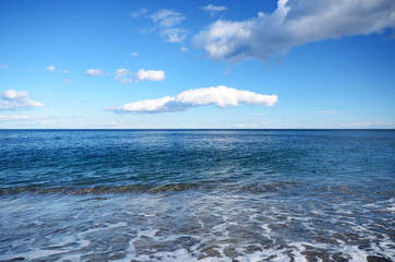 Fototapeta na wymiar Beautiful seascape - sea horizon under sky