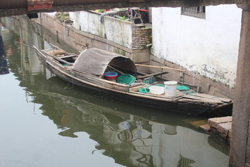 Fototapeta na wymiar China Chinese Fishing Boat Chinese Jiangsu Canal Canals Buckets Traditional Bucket Net Nets Fish Asia Asian Water 