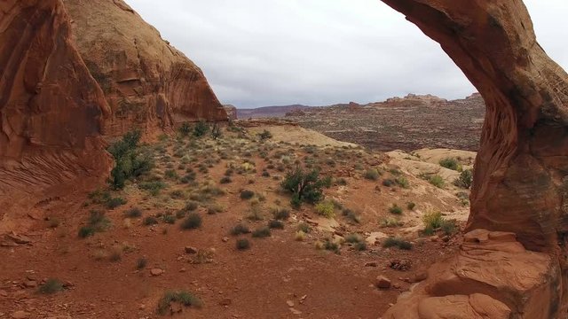 Drone flying through Funnel Arch in Moab