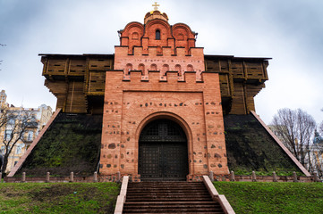 Obraz premium Golden gate in Kiev, Ukraine