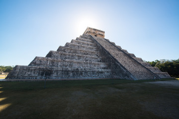 Fototapeta na wymiar Ancient Mayan pyramid, Kukulcan Temple at Chichen Itza, Yucatan, Mexico