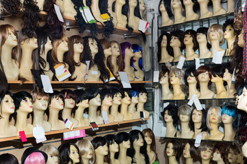 Mannequins with blond and brunet style wigs on shelves